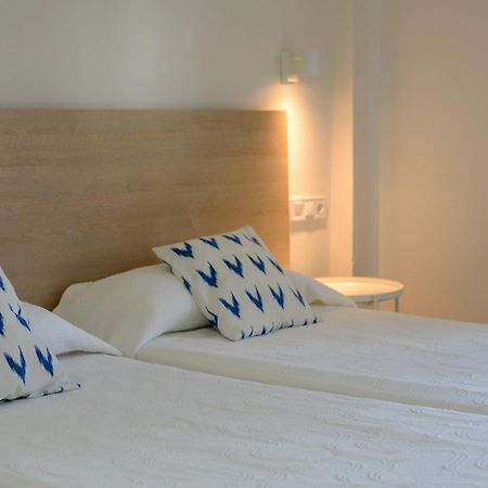 Hostal Jakiton Palma Nova  Bagian luar foto