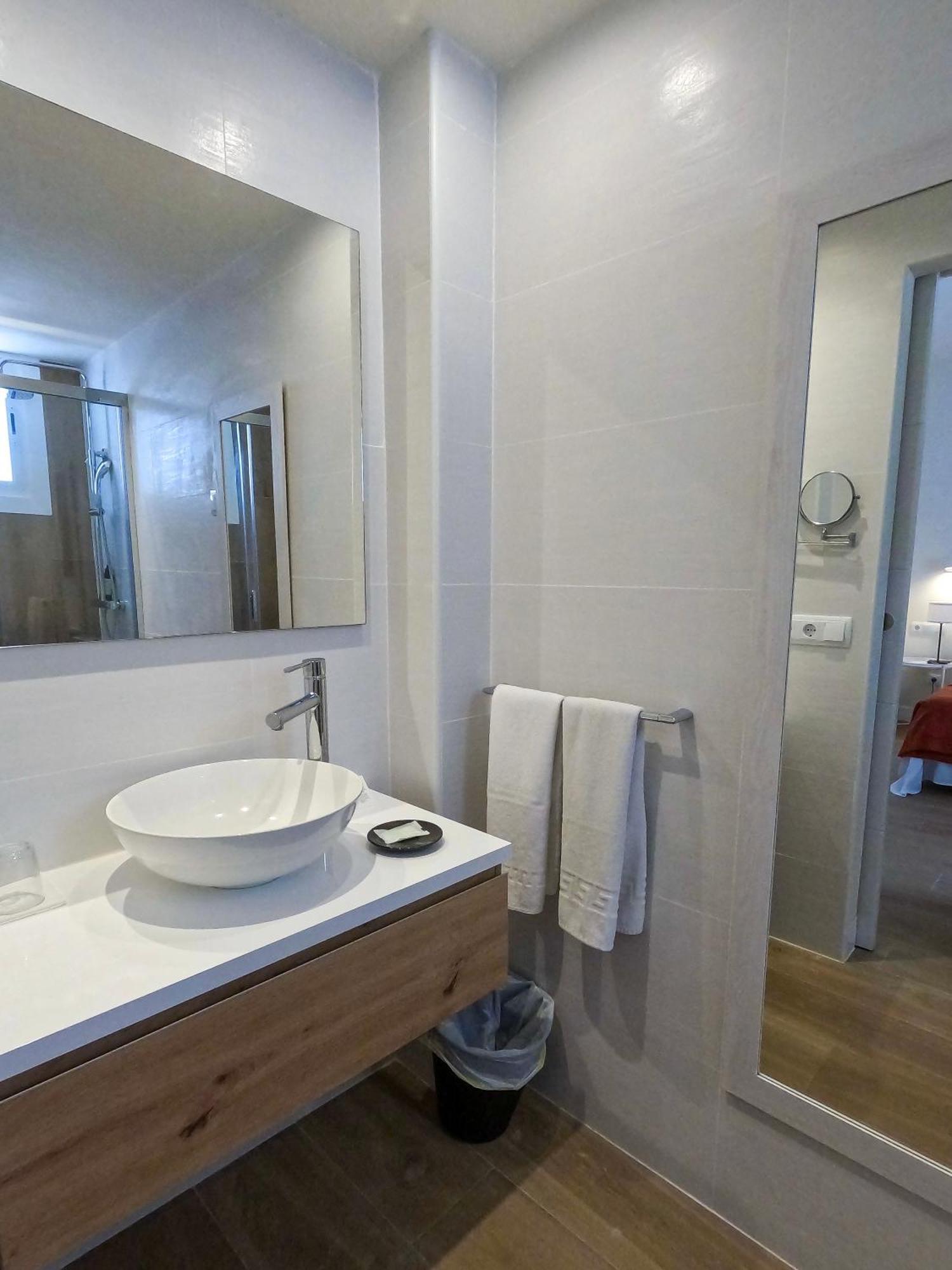 Hostal Jakiton Palma Nova  Bagian luar foto