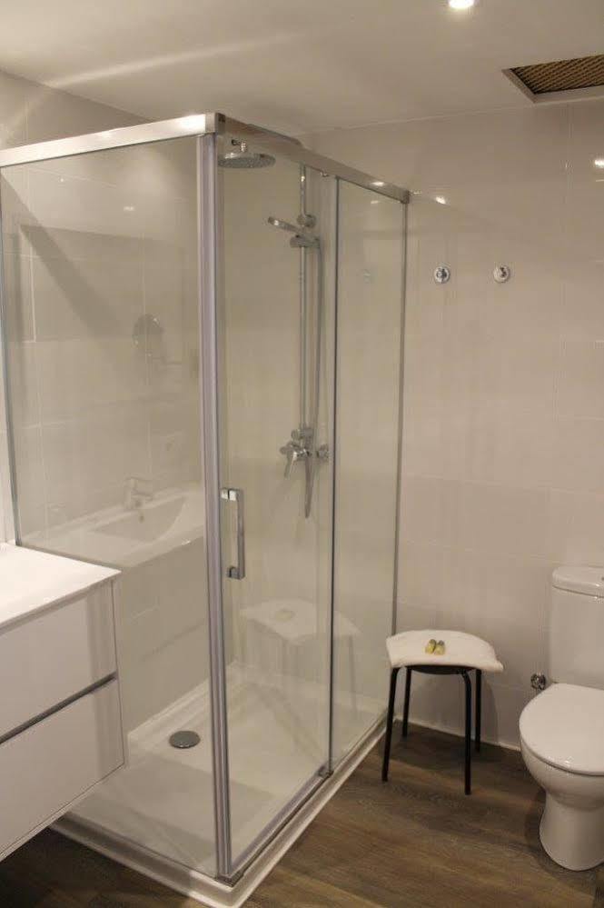 Hostal Jakiton Palma Nova  Bagian luar foto